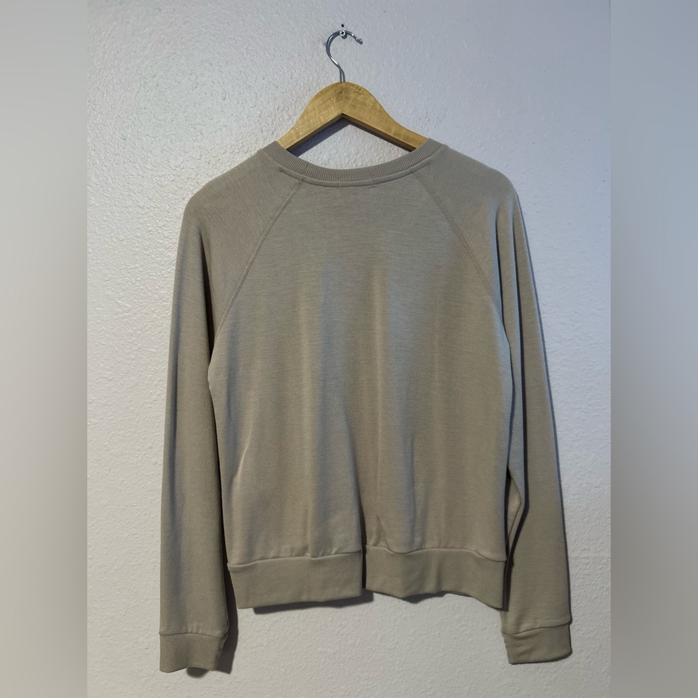 NWT Beyond Yoga Cozy Fleece™ Favorite Raglan Crew Sweatshirt - Picture 13 of 14